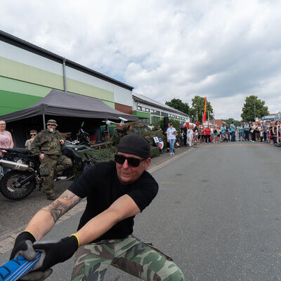 Bild vergrößern: Panzerziehen