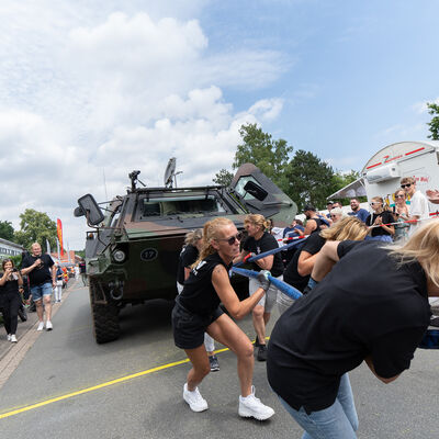 Bild vergrößern: Panzerziehen