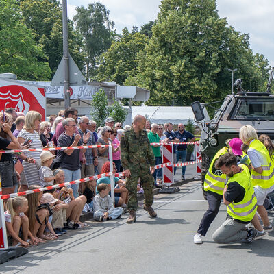 Bild vergrößern: Panzerziehen