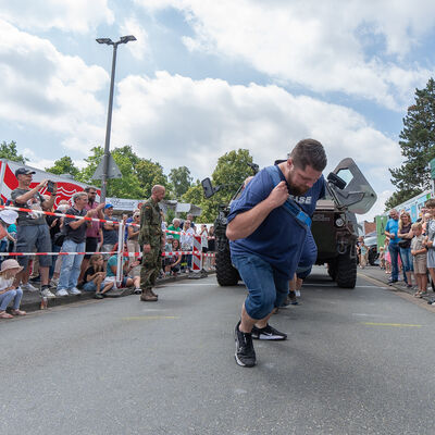 Bild vergrößern: Panzerziehen