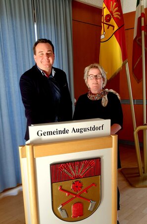 Bild vergrößern: Dank an die Wahlhelfer bei der Kommunalwahl 2025