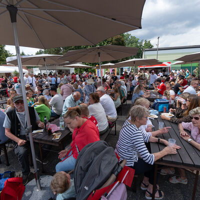 Bild vergr&ouml;&szlig;ern: Festplatz 2