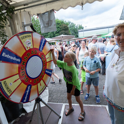 Bild vergr&ouml;&szlig;ern: Festplatz 2