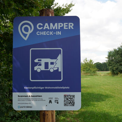 Bild vergrößern: Wohnmobilstellplatz Check-In Schild