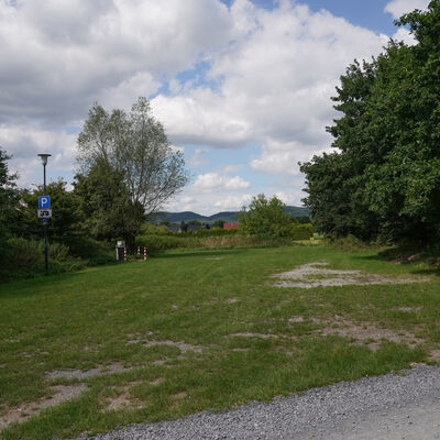 Bild vergrößern: Wohnmobilstellplatz Frontal