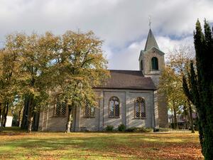 Bild vergrößern: Alte Dorfkirche